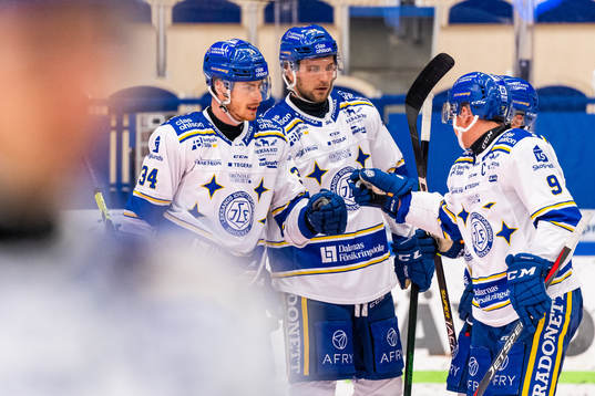Leksands Peter Cehlarik jublar med lagkamrater