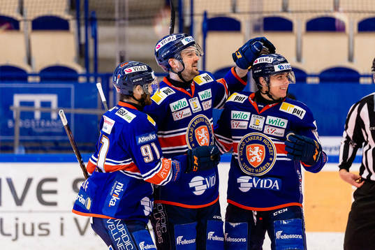 Växjös Tim Erixon och Jack Drury jublar
