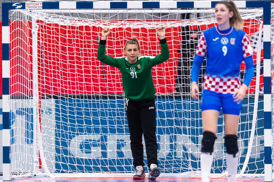 Goalkeepr Tea Pijevic of Croatia
