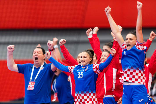 Nenad Sostaric, head coach, and Josipa Mamic of Croatia