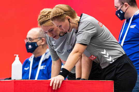 Referees Viktoriia Alpaidze and Tatyana Berezkina video