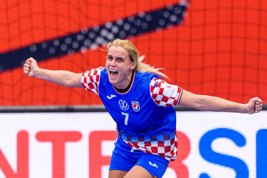 Dora Krsnik of Croatia celebrates