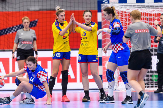 Cristina Laslo and Anca Polocoser of Romania
