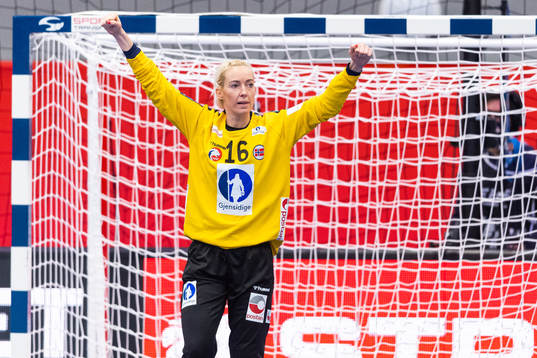 Goalkeeper Lunde Katrine of Norway celebrates