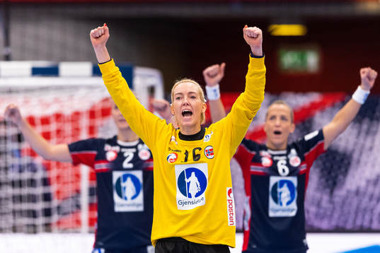 Goalkeeper Lunde Katrine of Norway celebrates