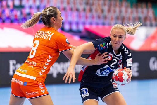 Lois Abbingh of Netherlands and Henny Ella Reistad of Norway