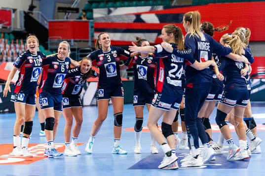 Stine Bredal Oftedal, Heidi Løke, Henny Ella Reistad,