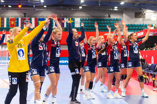 Players of Norway celebrate