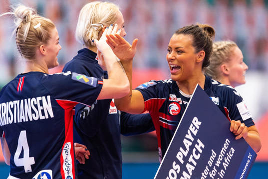 Veronica Egebakken Kristiansen and Nora Mørk of Norway