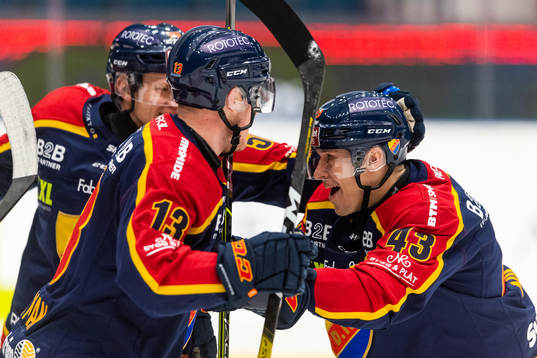 Djurgårdens Kalle Östman och Tom Nilsson jublar