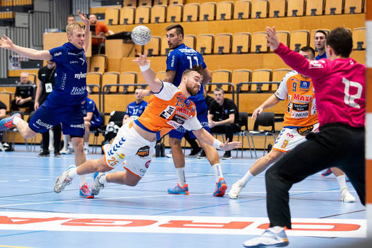 Kristianstads Ludvig Jurmala Åström och Hallbys målvakt
