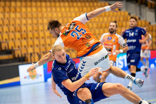 Kristianstads Ludvig Jurmala Åström i krock med Hallbys