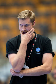 Hallbys tränare Jesper Östlund deppar