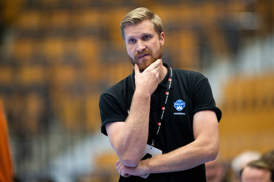 Hallbys tränare Jesper Östlund deppar