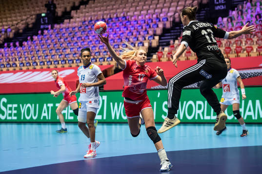 Vladlena Bobrovnikova of Russia and goalkeeper Amandine