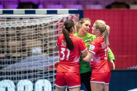 Karina Sabirova, Vladlena Bobrovnikova and goakeeper
