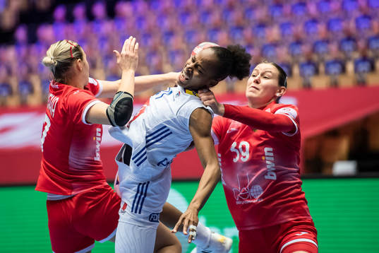 Vladlena Bobrovnikova and Antonina Skorobogatchenko of
