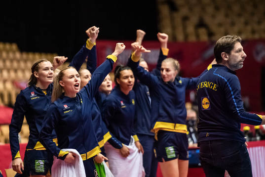 Mathilda Lundström and team mates of Sweden celebrate