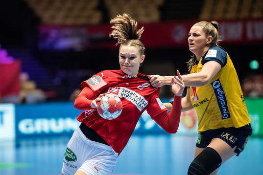 Anne Mette Hansen of Denmark and Kristin Thorleifsdottir of