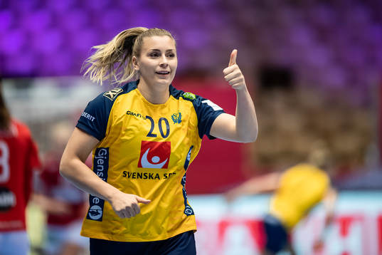 Isabelle Gullden of Sweden celebrates