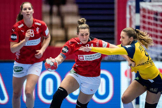 Rikke Iversen of Denmark and Melissa Petren of Sweden