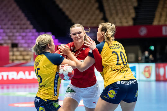 Emma Rask and Isabelle Gullden of Sweden against Mette