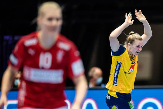 Isabelle Gullden of Sweden celebrates