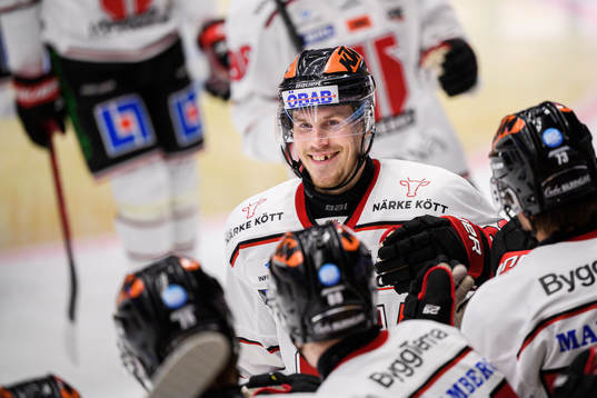 Örebros Emil Larsson jublar