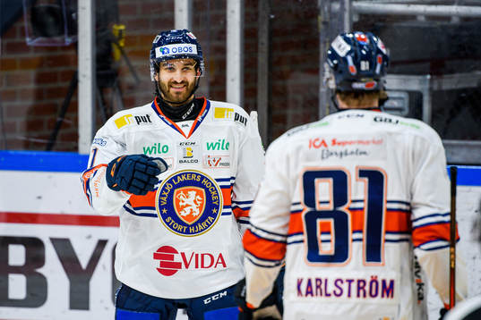 Växjös Andrew Calof jublar