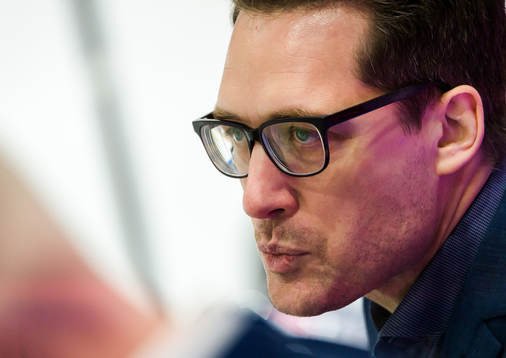 Växjös tränare Sam Hallam deppar