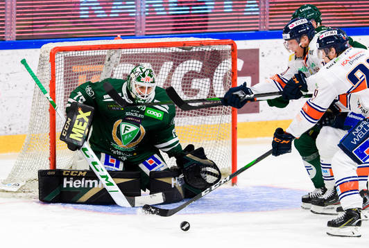 Färjestads målvakt Arvid Holm och Växjös Richard Gynge