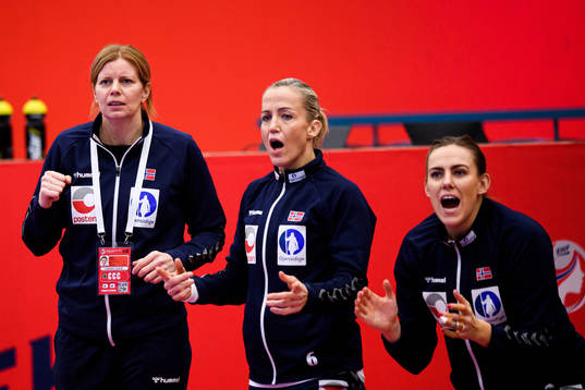 Tonje Larsen, assistant coach, Heidi Løke and Emilie Hegh