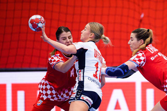 Larissa Kalaus of Croatia against Stine Bredal Oftedal of