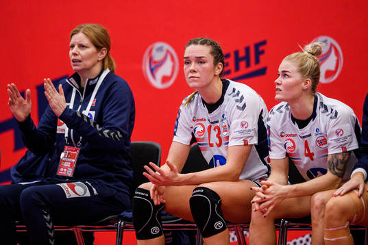 Tonje Larsen, assistant coach, Camilla Herrem and Veronica