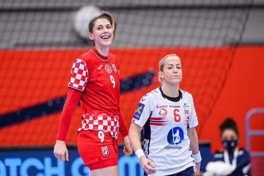 Camila Micijevic of Croatia and Heidi Løke of Norway