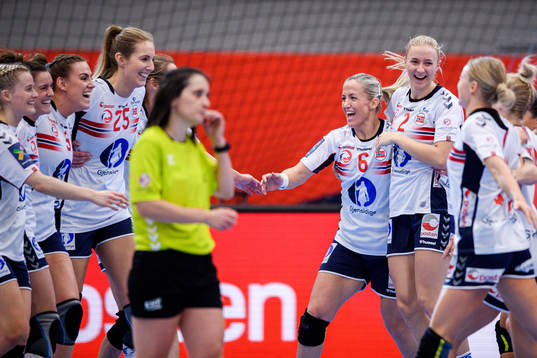 Kristine Breistøl , Heidi Løke and Henny Ella Reistad of