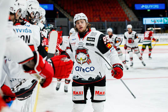Malmö Redhawks Carl Persson jublar
