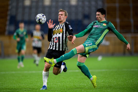 Dalkurds Irfan Jasarevicunder fotbollsmatchen i kvalet till