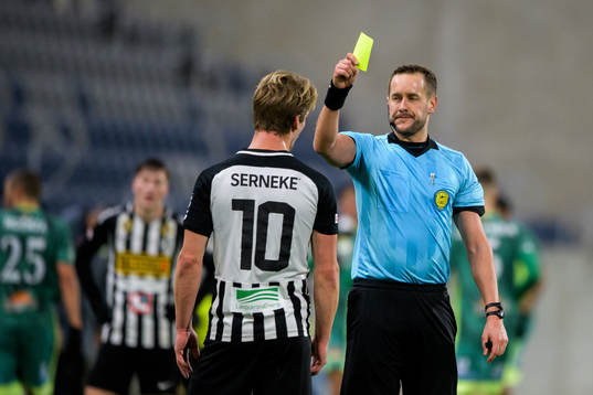 Landskronas Robin Hofsö får en varning