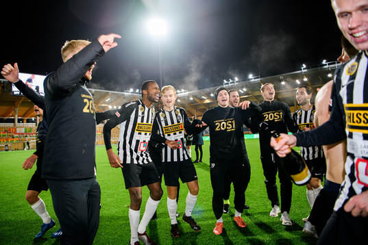 Landskronas spelare jublar