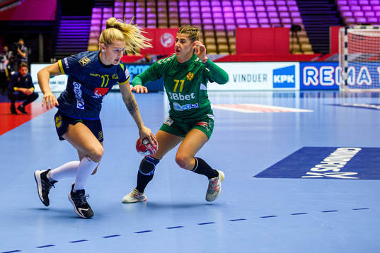 Nina Dano of Sweden and Majda Mehmedovic of Montenegro