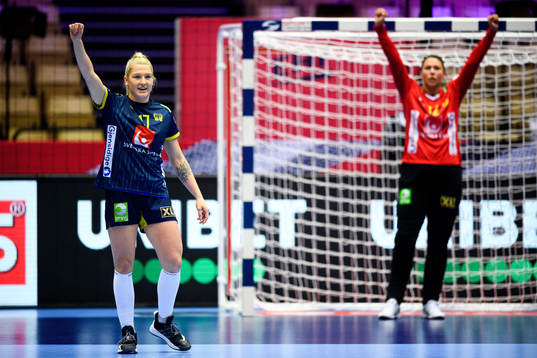 Nina Dano and goalkeeper Filippa Idehn of Sweden celebrate