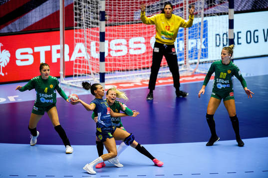 Jamina Roberts of Sweden against Andrea Klikovac, Jovanka
