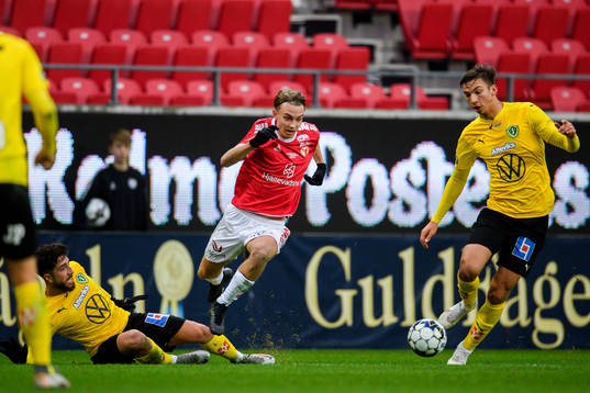 Kalmars Isak Magnusson och Jönköpings Moustafa Zeidan