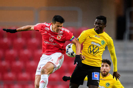 Kalmars Romario Pereira Sipiao och Jönköpings Eric Johana