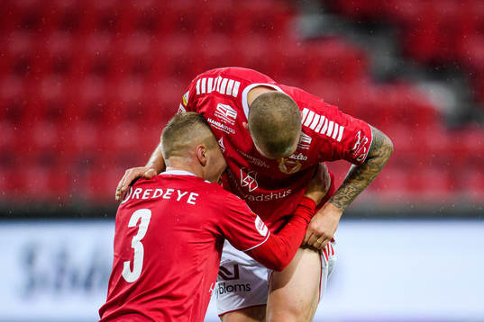 Kalmars Sebastian Ring och Douglas Bergqvist  jublar