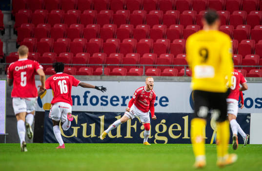 Kalmars Nils Fröling jublar