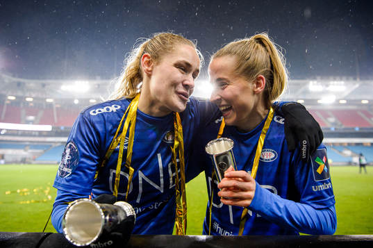 Andrine Tomter and Sigrid Heien Hansen of Vålerenga