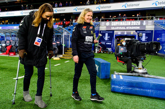 Andrea Wilmann and Hege Riise, head coach of LSK Kvinner