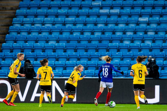 Celin Bizet Ildhusøy of Vålerenga in action against